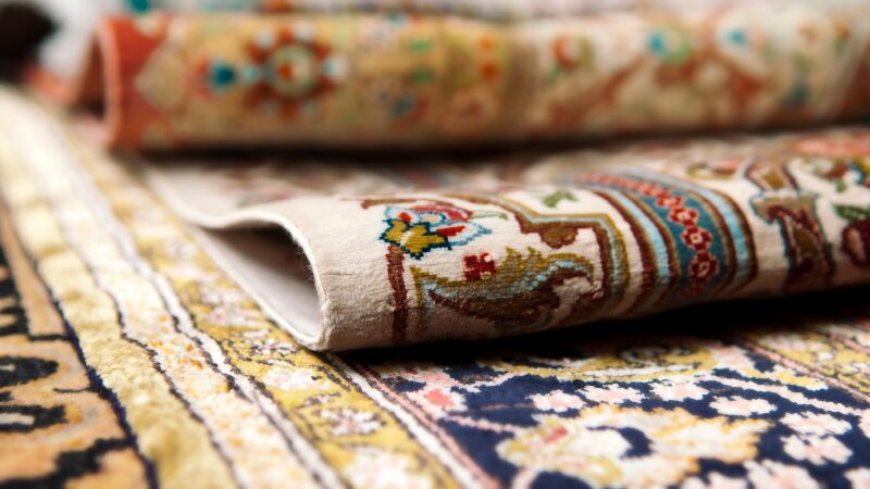 ペルシャ絨毯が、仕事部屋を自分らしいこだわりの空間へ